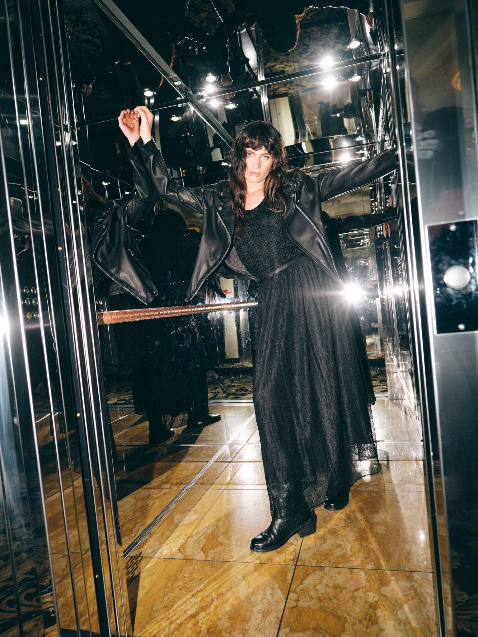 Modelshot / Black / Detail